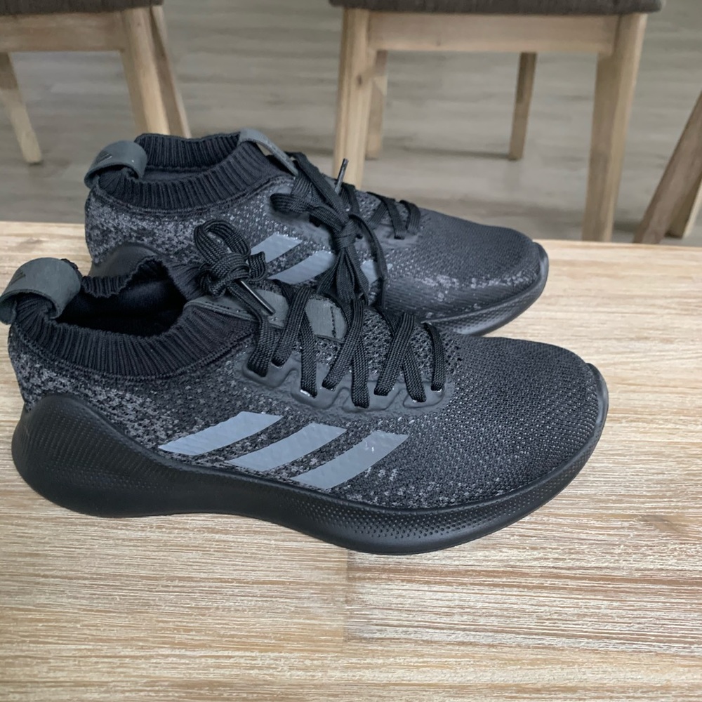 NWOT Adidas pure-bounce, Women size 7